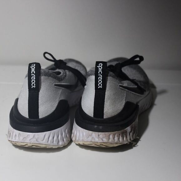 Nike Epic React Flyknit Men Size 11 - Picture 5 of 9